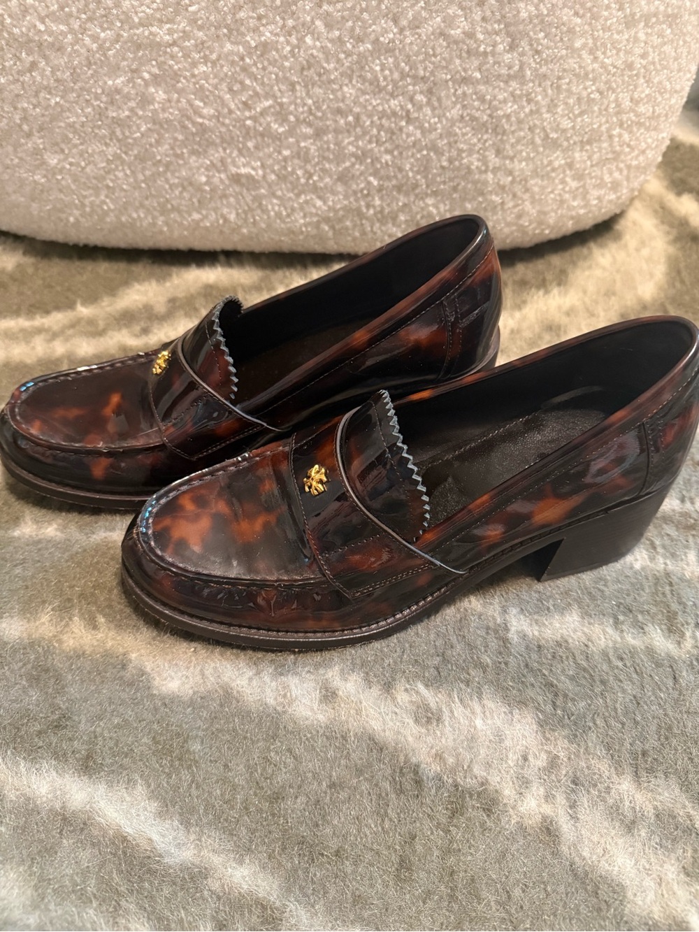 Tory Burch Classic Heeled Loafers in Tortoise Patent - Picture 2 of 9